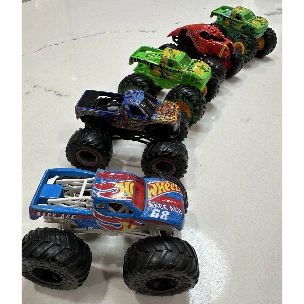 Hot Wheels Big Wheel Monster Jam Lot of 5 Monster Trucks - 1:64